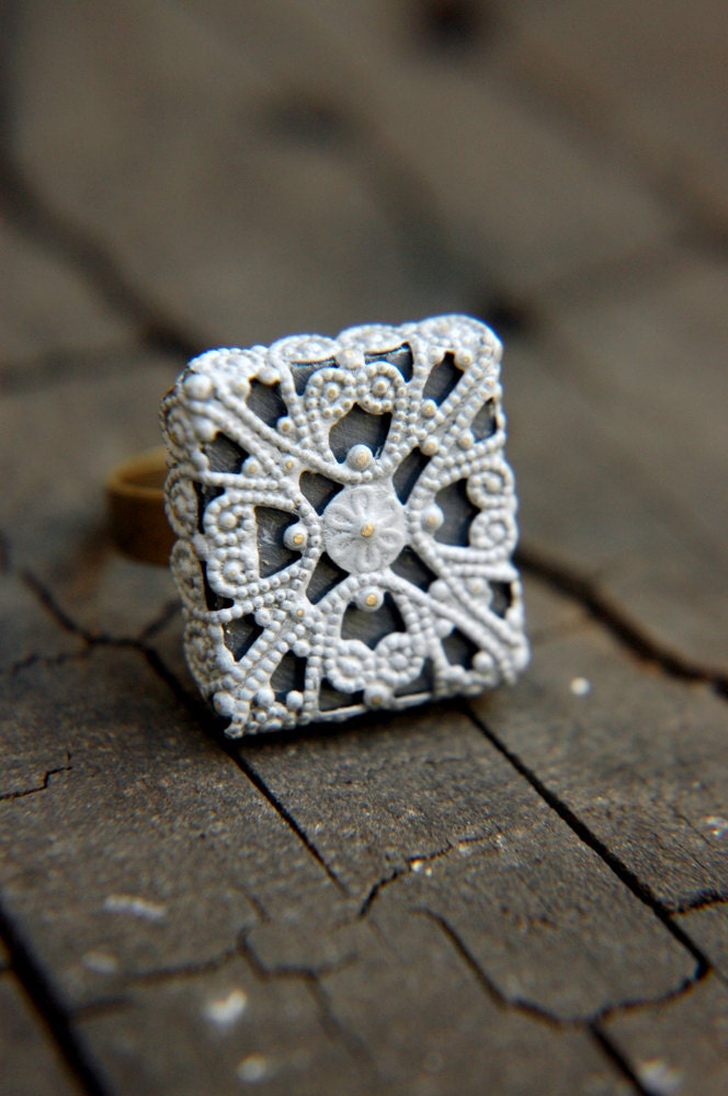 Two-Toned Light Grey and Charcoal Filigree Adjustable Ring - Earl Grey.