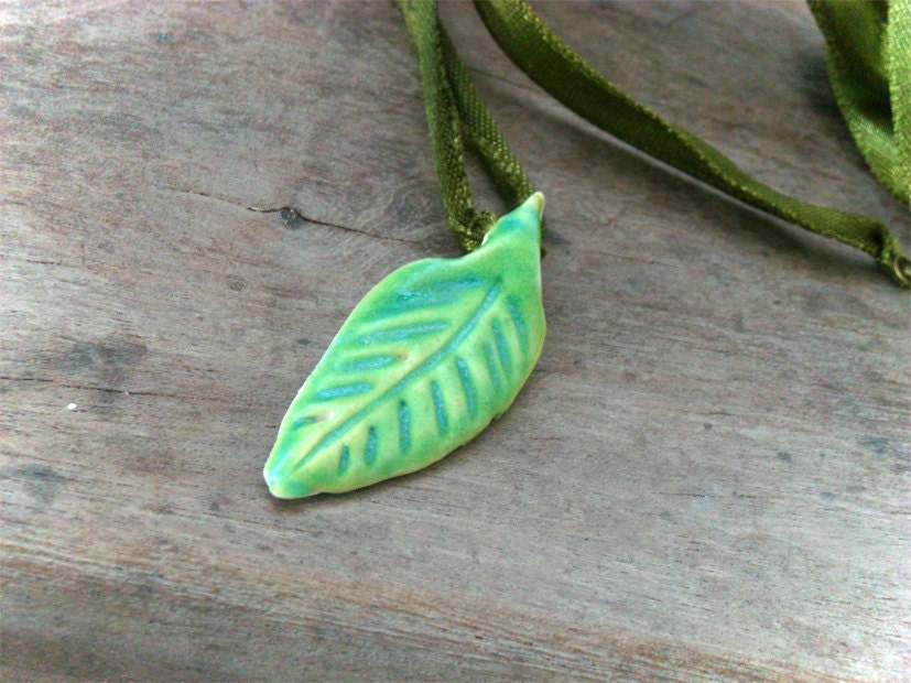 Green leaf pendant