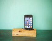 woodtec iPhone 4s / iPod charging stand