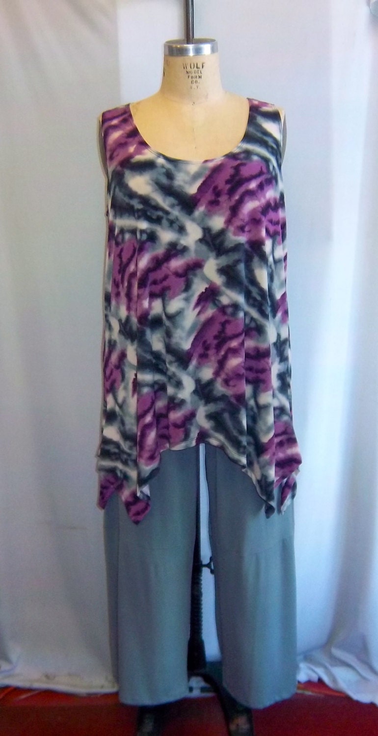 Coco and Juan Lagenlook Plus Size Gray Plum Watercolor Print Traveler Knit Angled Tank Top Size 1 Fits 1X,2X Bust  to 52 inches