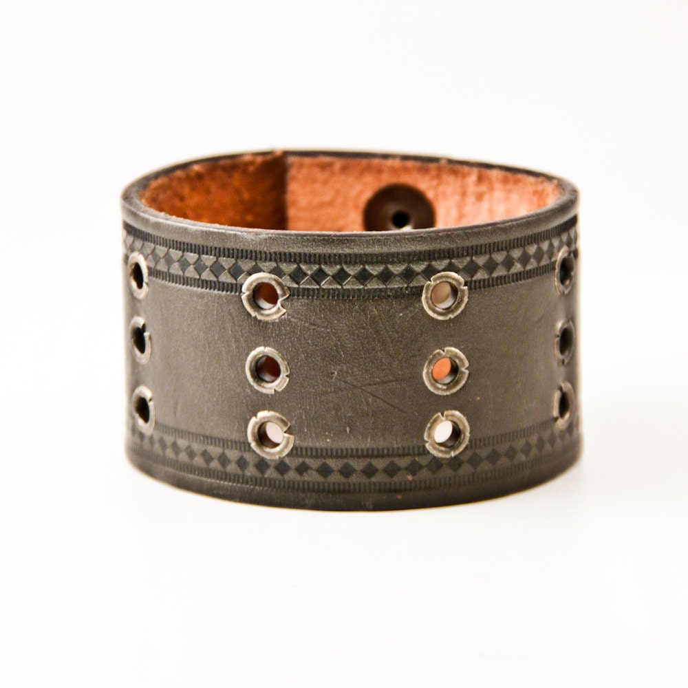 FATHER'S DAY - Men's Jewelry Cuffs / Old Leather - Distressed - Worn In - Bracelets - Masculine - Gift for Him - Dad