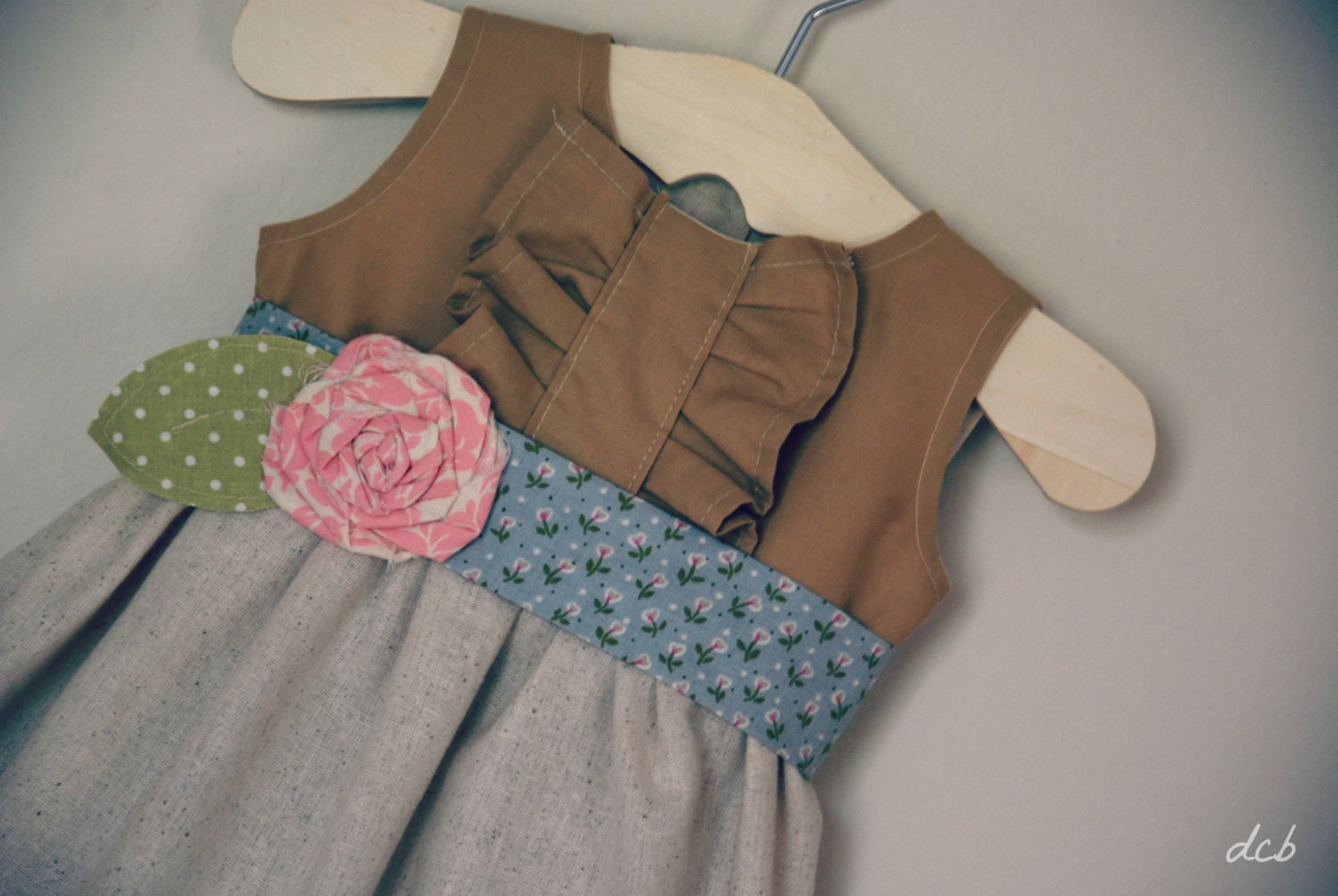 Neutral cotton dress with rose sash