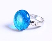 Petite cocktail ring caribbean blue glass adjustable silver ring OOAK (680) - Flat rate shipping