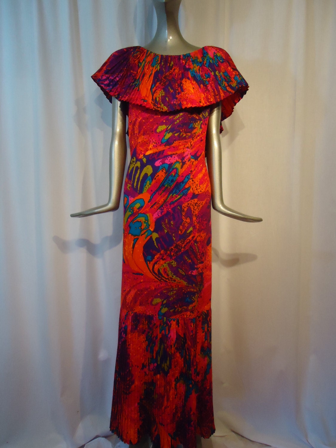 Psychedelic Hawaiian Dress Bust 40
