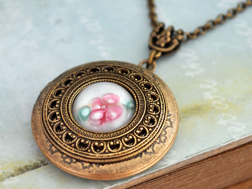 ENCHANTED FOREST vintage lampwork glass wild flower cab locket necklace antiqued brass