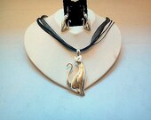 I love my Cat pendant earrings and ribbon choker set