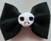 Black Elmyra Felt Hair Bow with Skull Bead and Alligator Clip