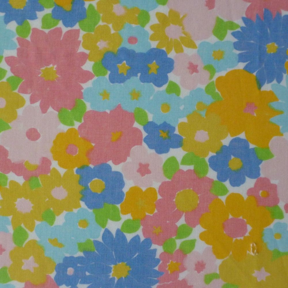 vintage sheet fabric fat quarter (groovy flower field in cantaloupe aqua pink)