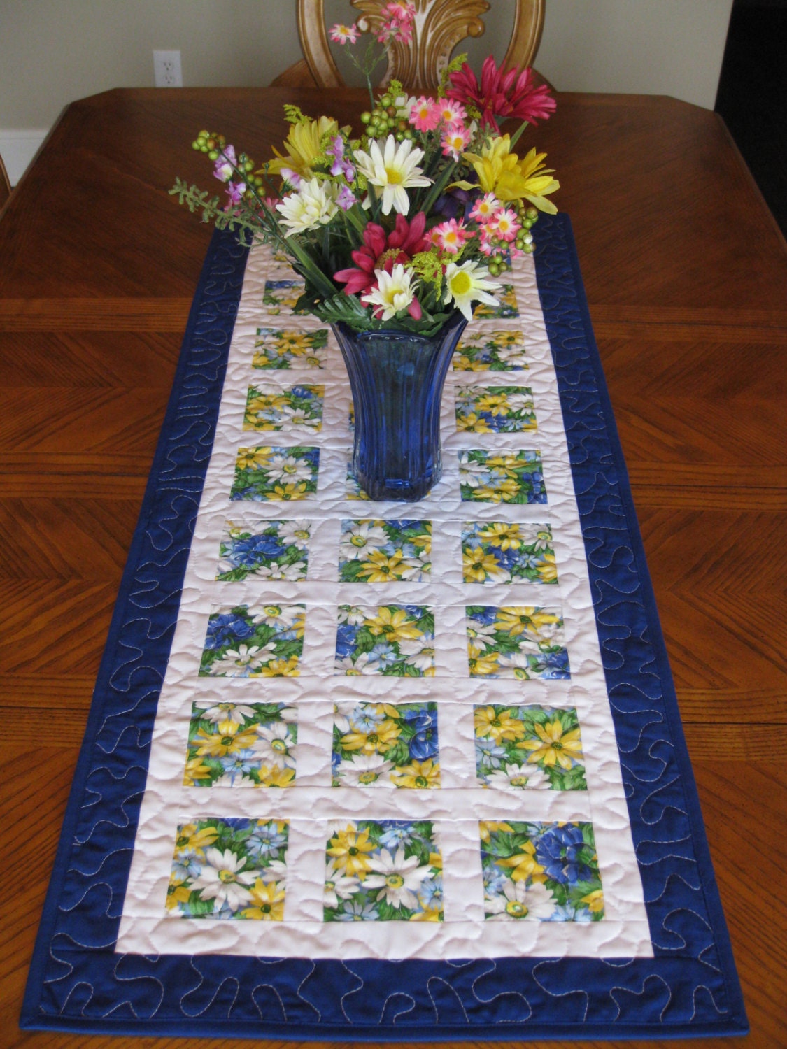 Daises Quilted Table Runner