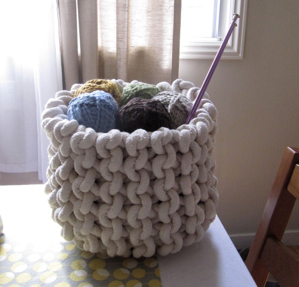Small knit rope basket
