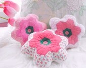 ABSOLUTELY ADORABLE Vintage Flower Garden Quilt Trio Of Spring Pillows