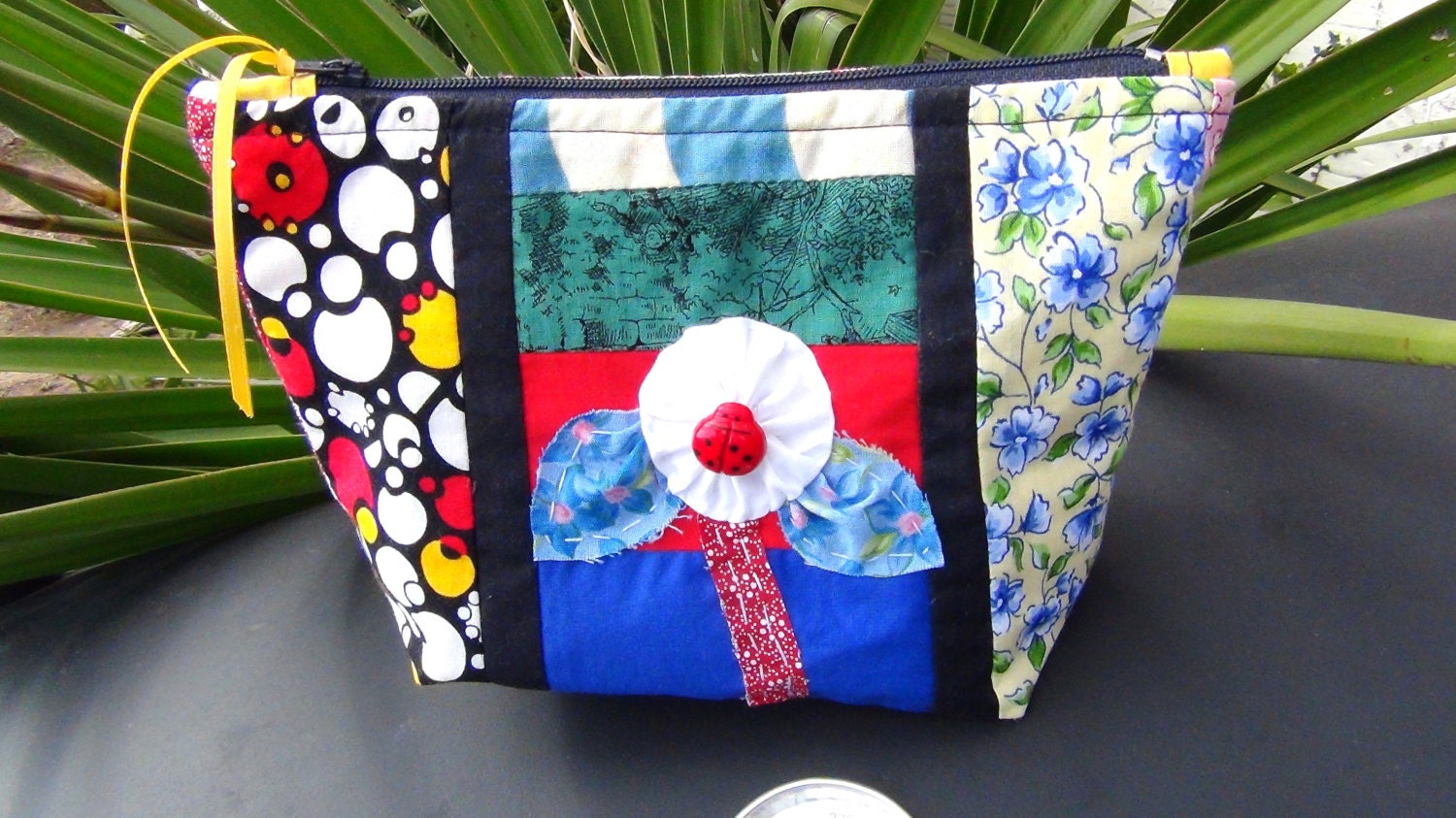 White Flower LADYBUG Patchwork Pieced Applique Pouch Zippered Cosmetic Bag Purse