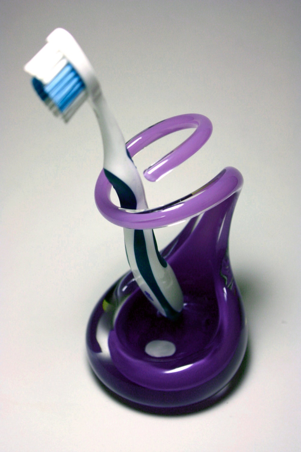 Violet Glass Toothbrush Holder (a)