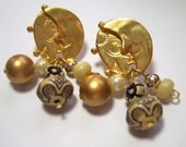 gold tone man in the moon dangle pierced vintage earrings O