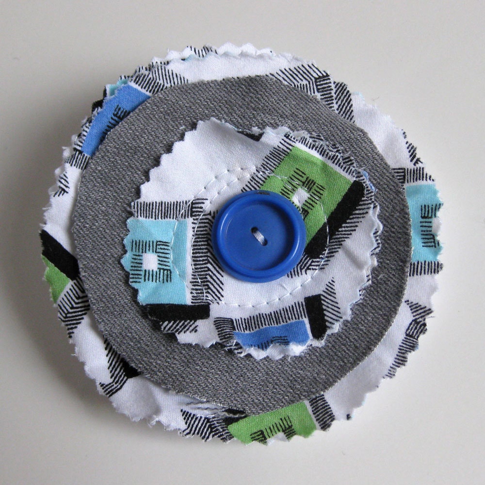 FLOWER HAIR CLIP - grey hair clip - flower brooch - eco-friendly brooch - Lynn Minney Designs