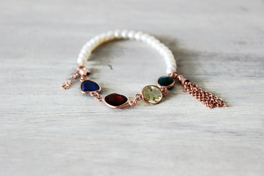 Pearl Bracelet with Beautiful Stones