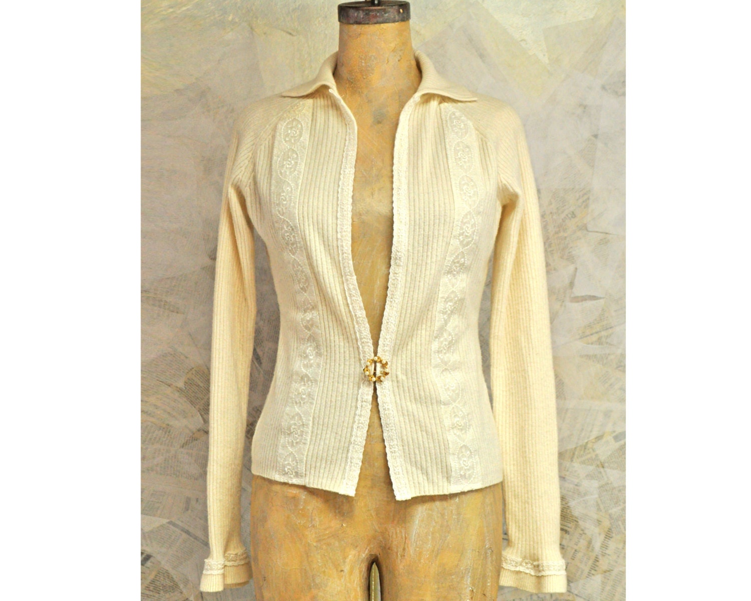 Cashmere Lace & Brooch Cardigan White XL Ivory upcycled vintage brooch golden pearl