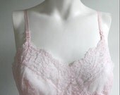 Memorial Day Weekend SALE vintage. 70s Pale Pink Slip 34