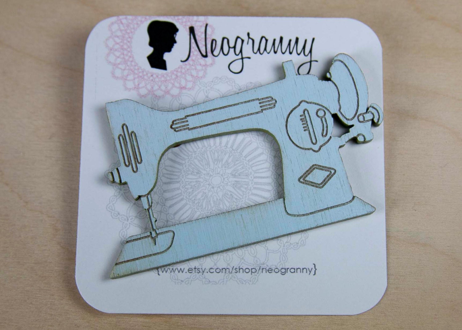 Vintage Sewing Machine Brooch