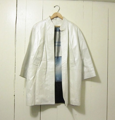 Vintage 60s madmen Leather swing coat / Shimmery Pearly white