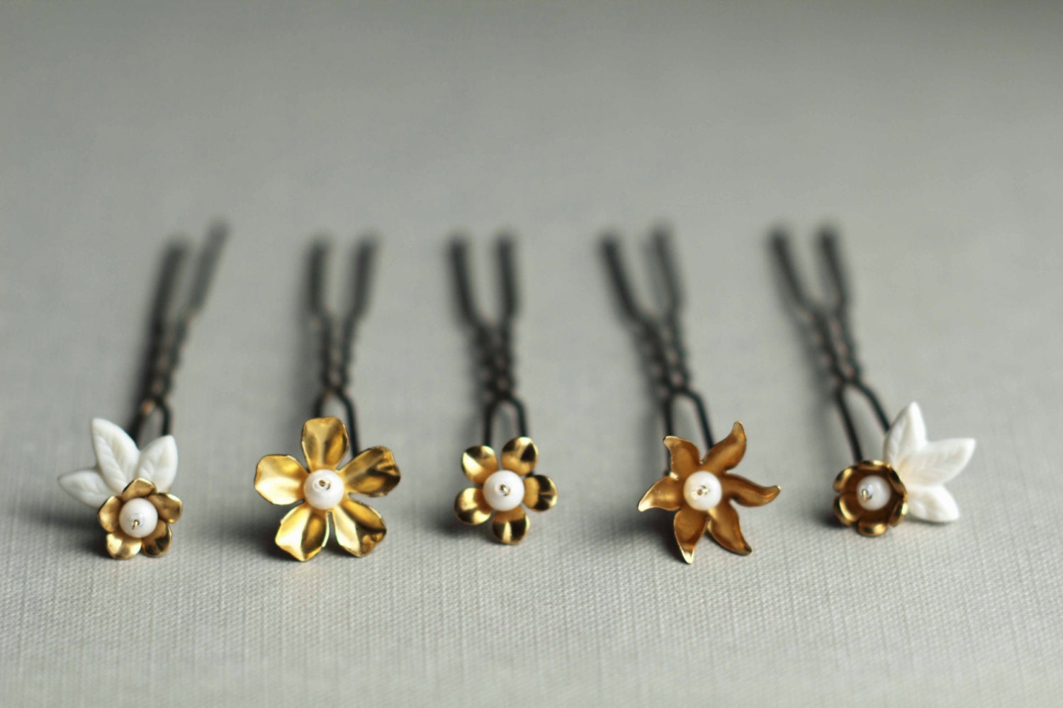 Golden flowers hair pins bridal hair accessory vintage inspired set of 5 clips