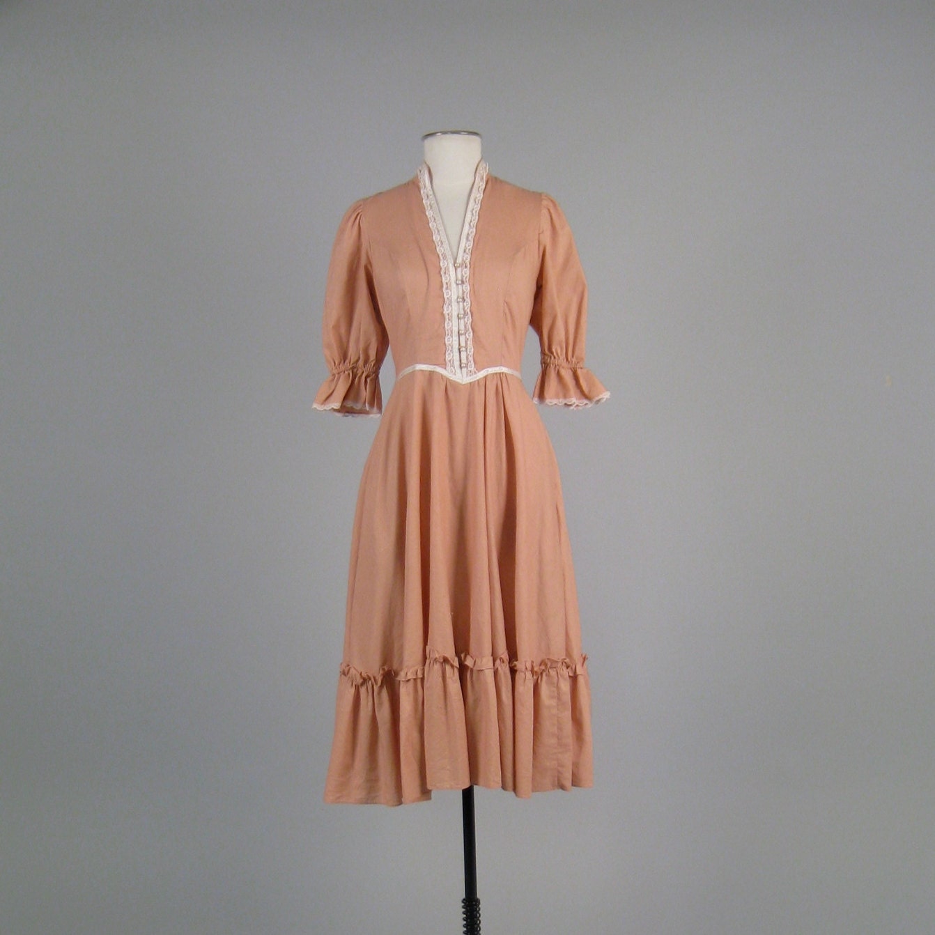 SALE SALE SALE Vintage 1970s Gunne Sax peasant dress with ruffled cuffs and hem
