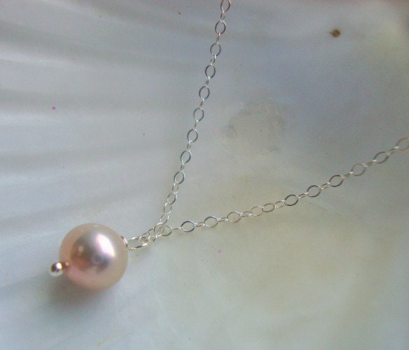 blush pearl solitare pendant - freshwater pearl - sterling silver - classic simple jewelry