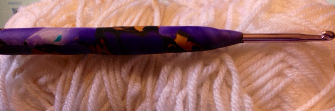 Polymer clay decorated aluminium crochet hook size 4.25  mm G