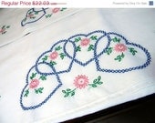 ON SALE Vintage Cotton Embroidered Pillow Cases Pair - White Cotton Pillowcases 8574