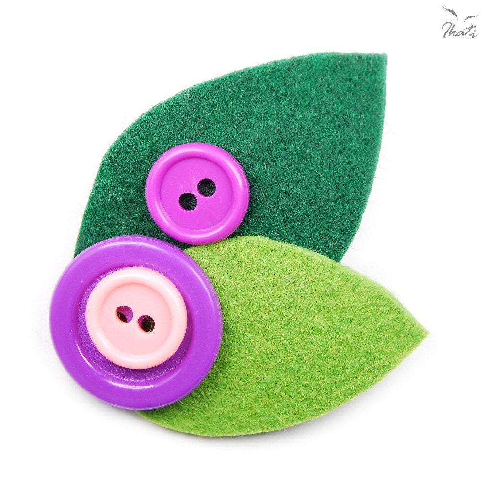 Vintage lilac flower button brooch. Upcycling. Recycling. Felt. Original. Single copy.