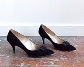 30% OFF FLASH SALE / Sale////Vintage 1950s black velvet pumps//////8.5 to 9