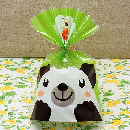 10 Green Bear Face Cellophane Bags (5.5 x 7.9in)