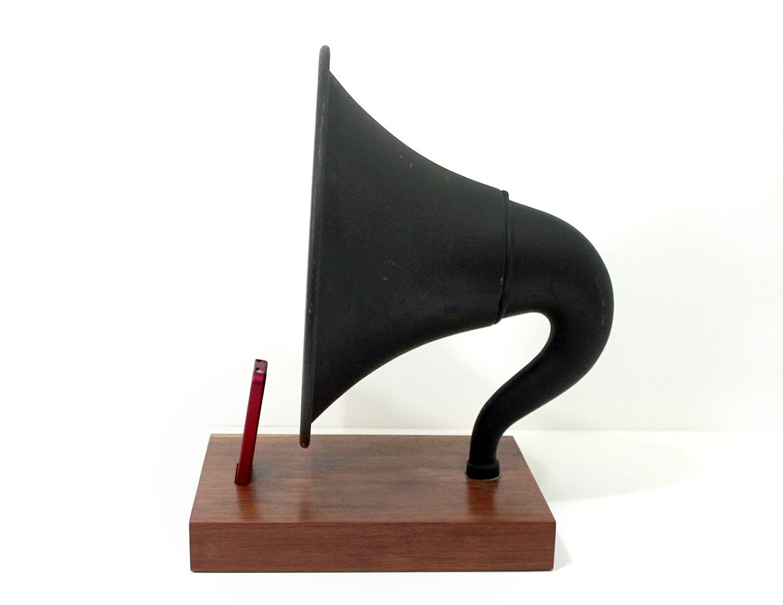 iHorn - iPhone - Acoustic  Speaker Horn - Vintage Radio look - Old Time Speaker System for your iDevice