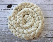 Beautiful Merino Wool Posing Braid for Baby, Photography Prop in Natural Ecru