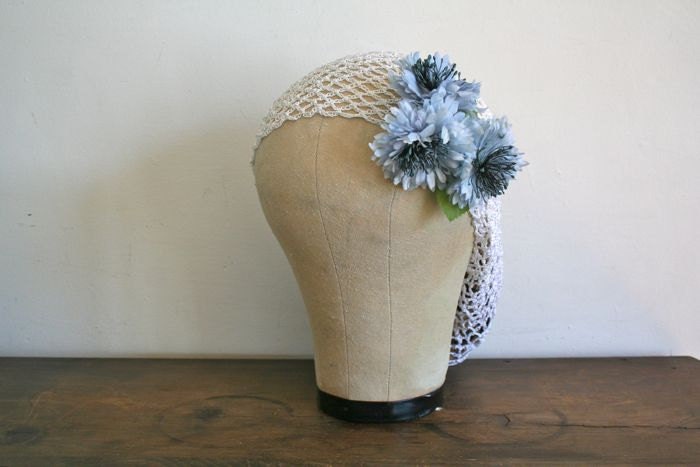 vintage snood - FACTORY GIRL white crochet snood w/cornflower corsage
