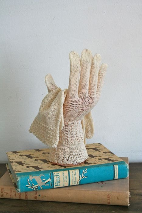 vintage 40s / 50s crochet gloves - CREAM of WHEAT / S-M