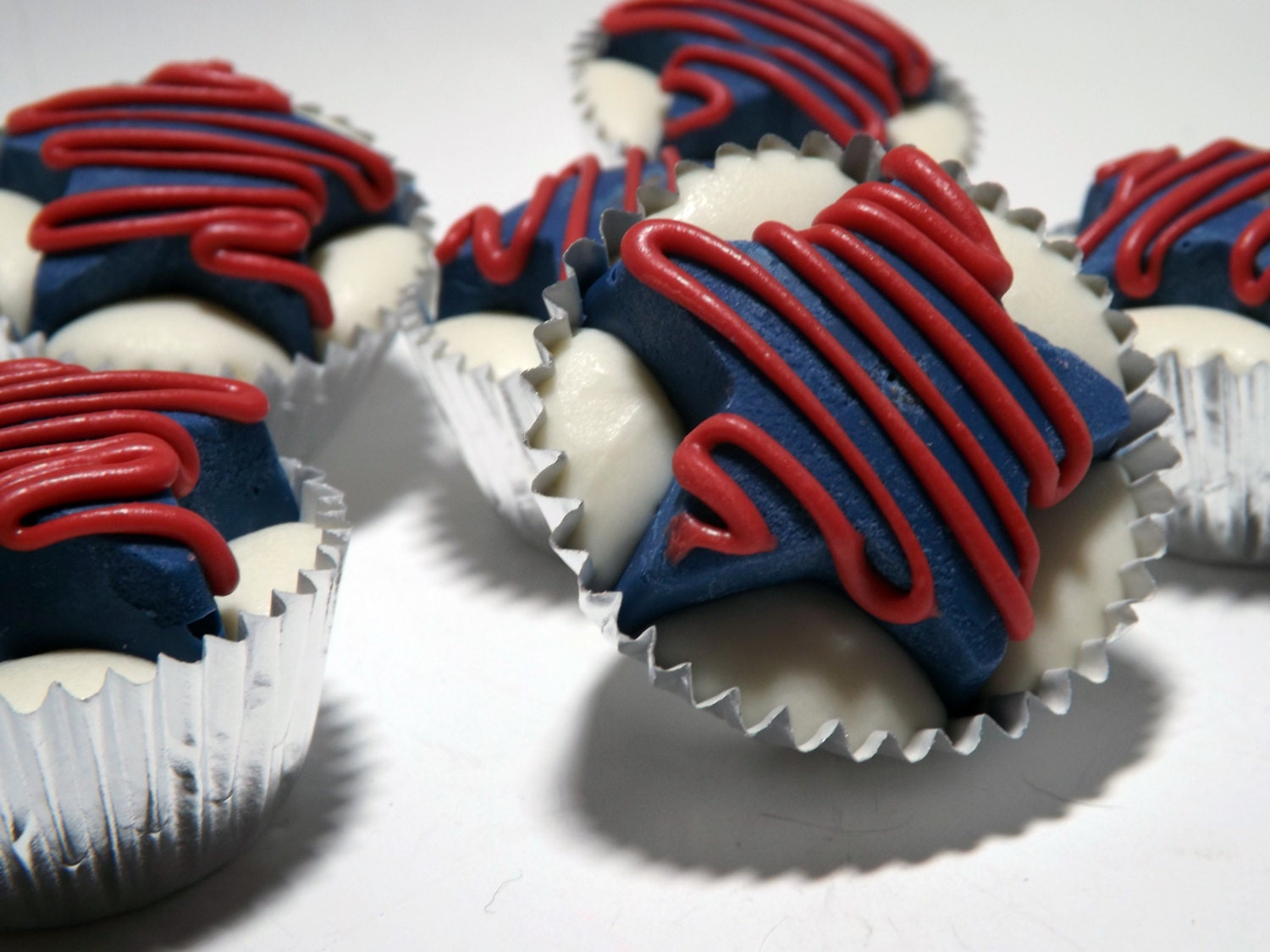 Gourmet Dog Treats Handmade by Muddy Puppys Holiday 4th of July Natural Peanut Butter Cups Yogurt Carob Dog Candy with Stars