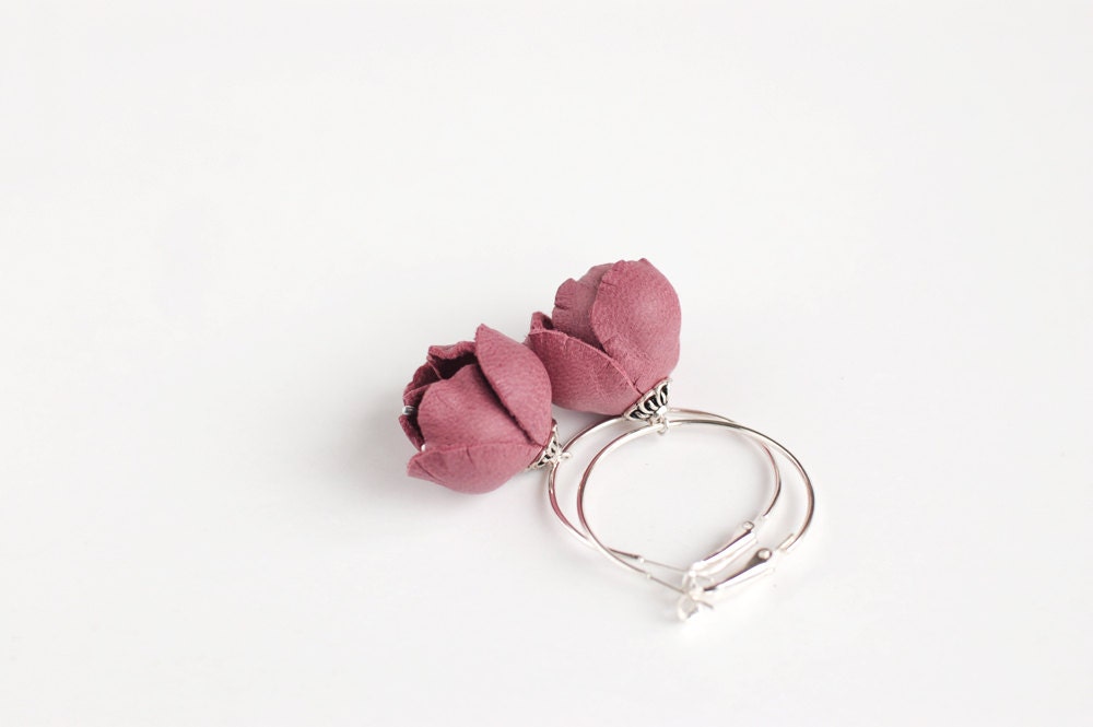 Spring flower leather earrings in pink rose