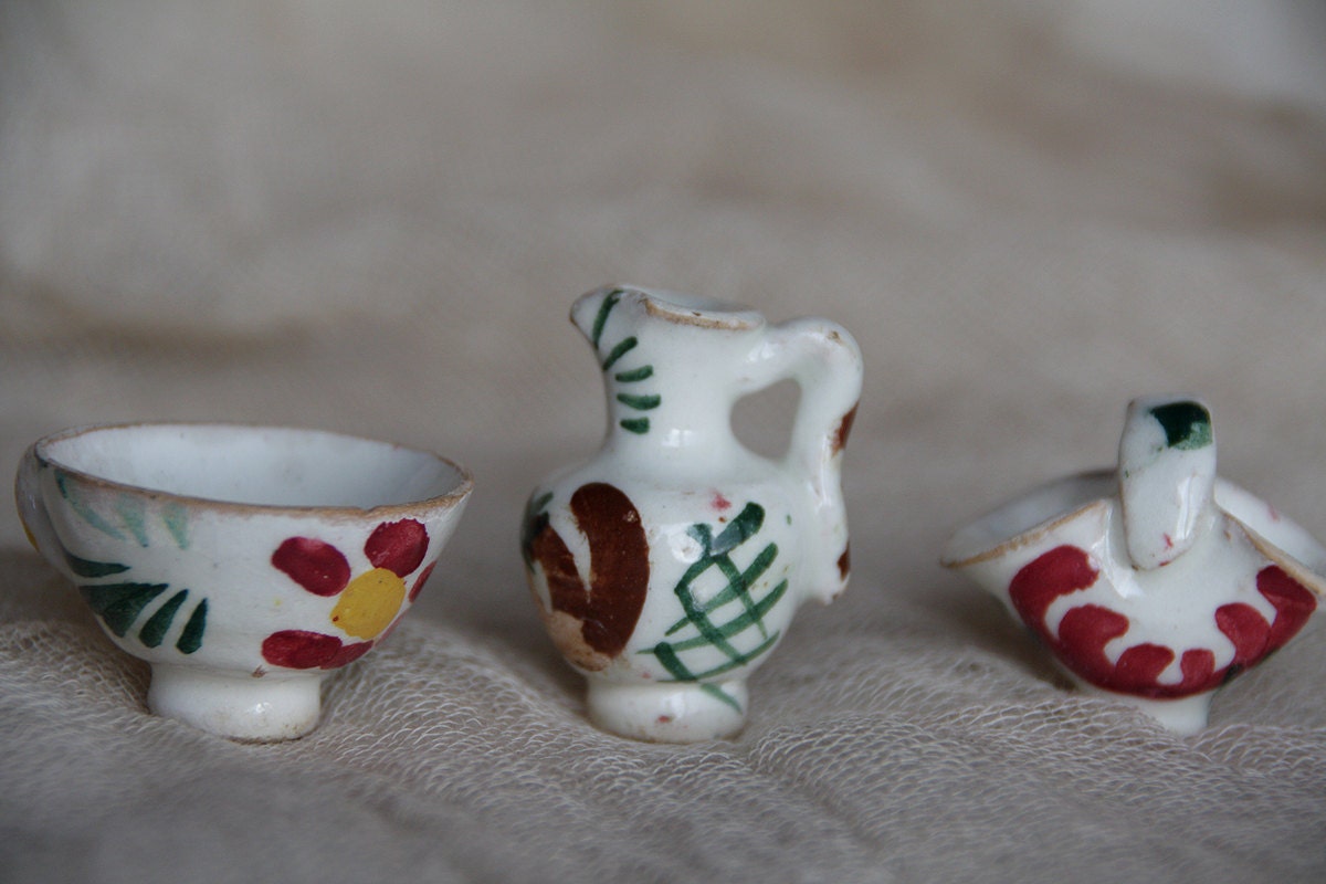 Miniature ceramic tea set - basket, tea cup, vessel