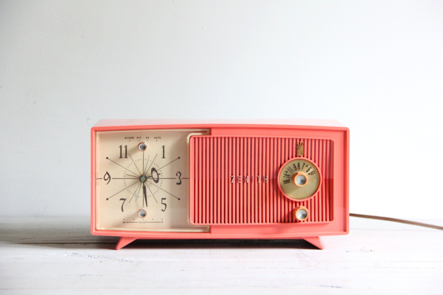 vintage mid century radio clock
