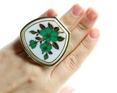 Vintage Lipstick Holder Ring - Mid Century 1960s Mod Flip Up Mirror Fashion Accessory / Green Flowers