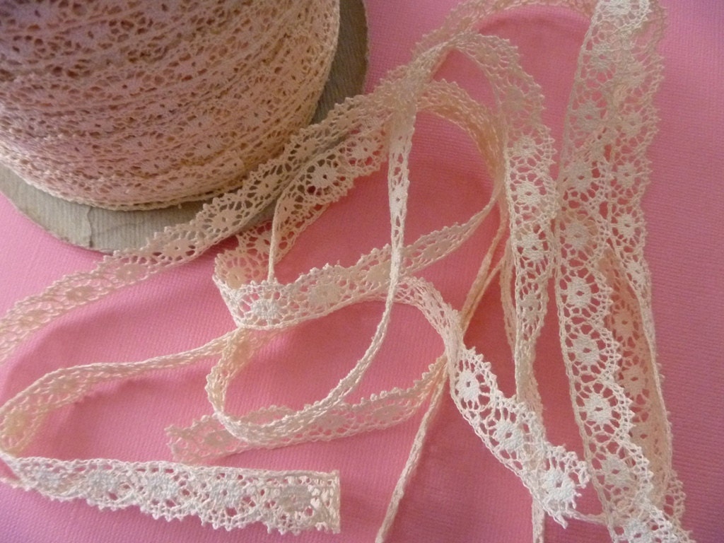 Vintage Narrow Crochet Look Lace Trim-Cream/Ecru Lace-3 Yards