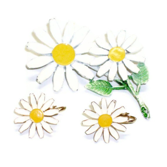Vintage Enamel Daisy  Flower Brooch and Earring Set, Earrings, Pin, Daisies-- 0616