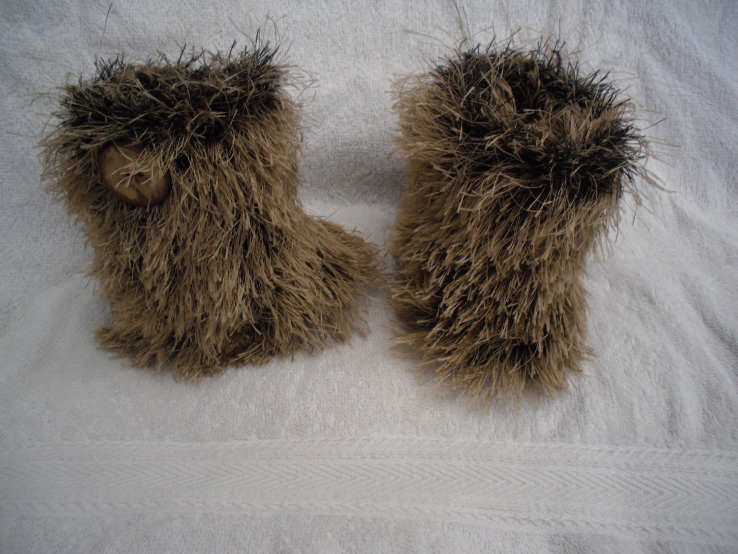 Furry baby bootie pattern,  Ugg boots, snow boots, pre walkers, bootees  PDF Download. 0-3m 3-6m 6-9m