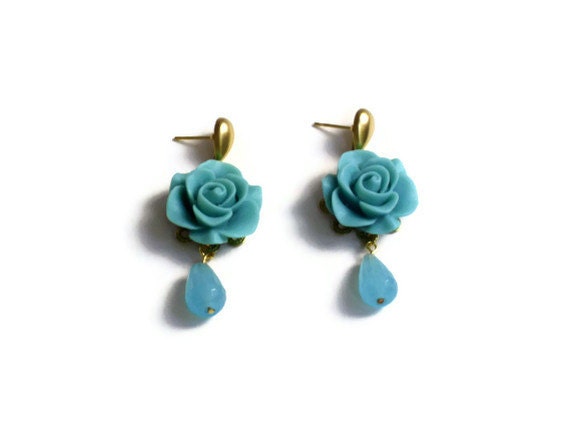 turquise colored quartz precious stone earrings