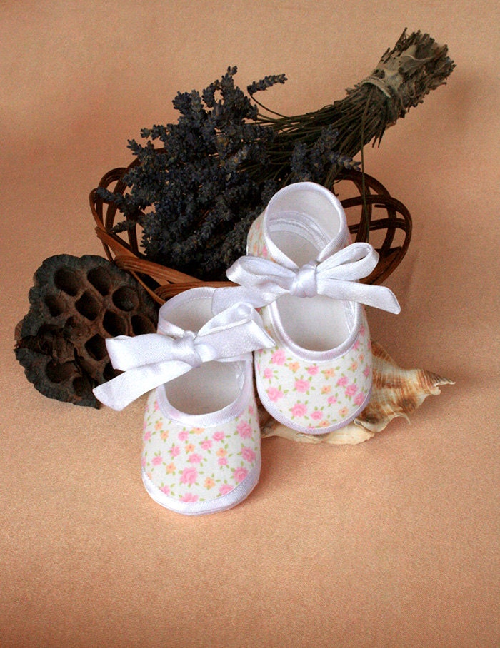 Flowers White Baby Sandals Spring Summer Leaf Green Pink Romantic Cottage Ribbon Baby Shoes Newborn
