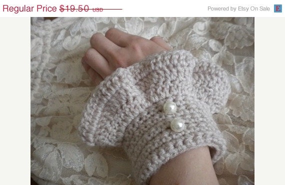 SALE Marilyn inspired Ruffled crochet wrist warmers Beige Wrist Cuffs Handmade Ruffle Crochet Wedding Cuffs