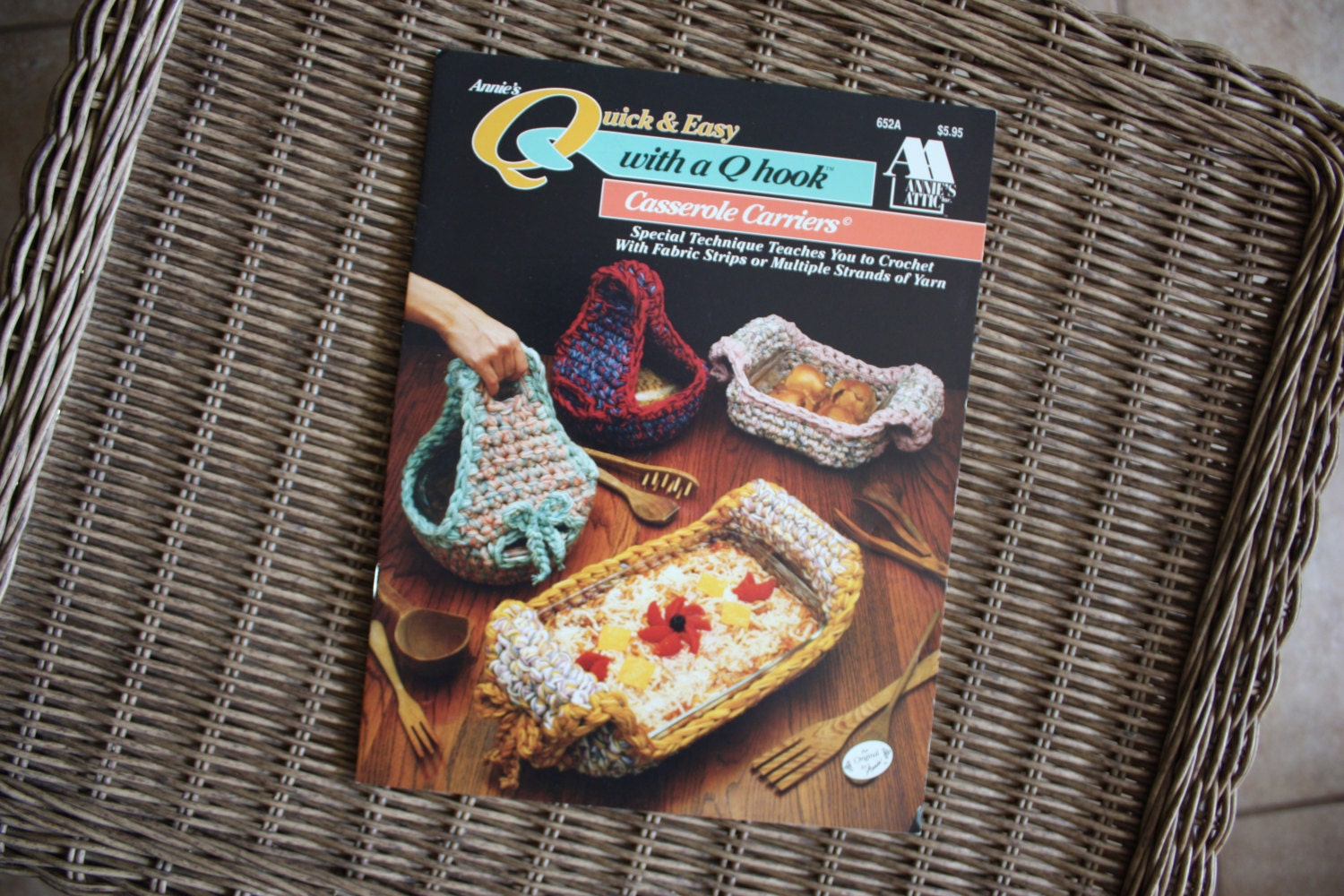 Annies Attic with a Q hook Casserole Carriers Booklet 652A