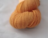 Handdyed Hopeasäie MesiLace, Vilja