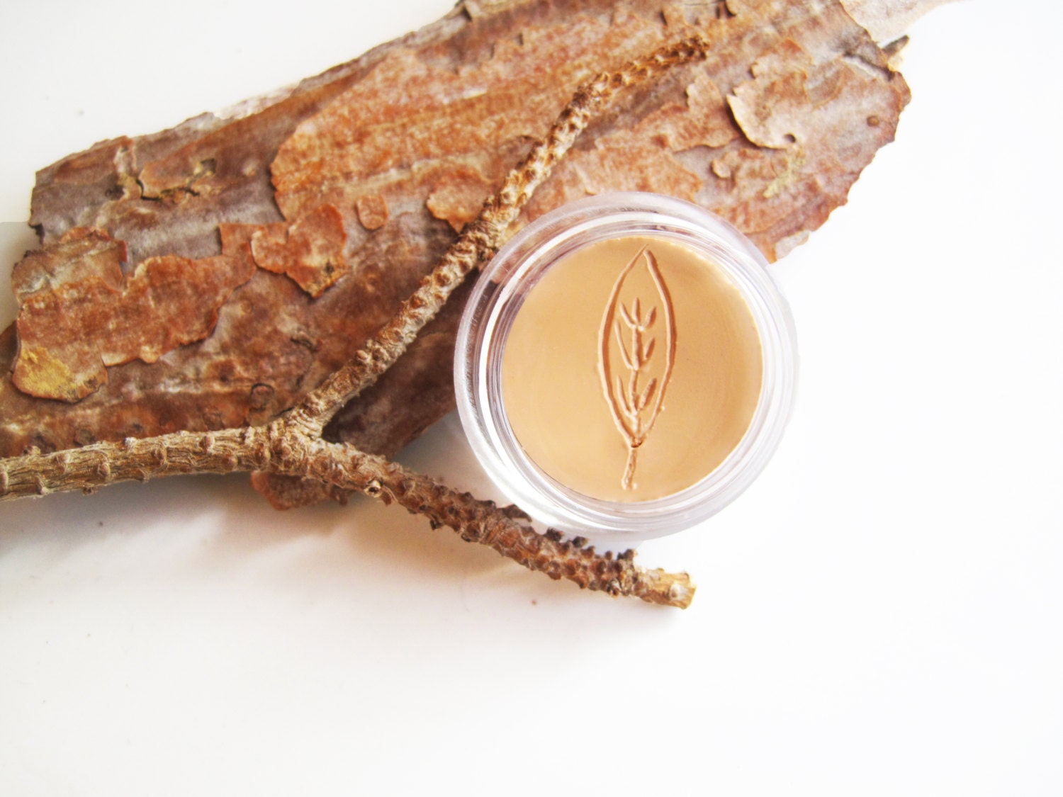Illuminate - Natural Eye Primer and Concealer 5g jar
